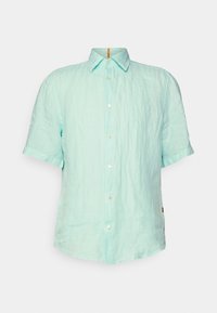 Jasnoniebieska koszula z krótkim rękawem na guziki, wykonana z fakturowanej tkaniny, z kołnierzykiem i pięcioma guzikami z przodu.