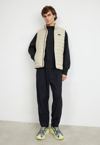 Calvin Klein SIDE LOGO VEST - Liemenė - eucalyptus