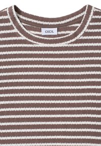 Pull en maille rayé marron et blanc avec une texture côtelée et un col rond. L'étiquette affiche "CECIL." Le design comprend des rayures alternées larges et étroites.
