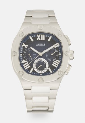 Montre en acier inoxydable argenté avec un cadran noir texturé, des index horaires argentés, un affichage de la date et trois sous-cadrans. Équipée d'un bracelet à maillons.