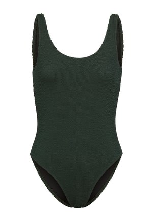 Donkergroene, gestructureerde eendelige badpak met brede schouderbanden en een ronde halslijn, getoond tegen een witte achtergrond.