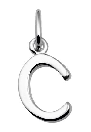 Zilveren hangertje in de vorm van de letter "C" met een gladde, gepolijste afwerking en een ronde lus voor bevestiging. Geen aanvullende ontwerpen of patronen zichtbaar.