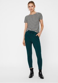 Vero Moda VMEVA STRING PANT NOOS - Tracksuit bottoms - evergreen