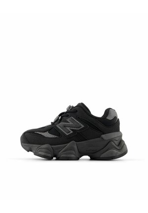 Trainers - black castlerock