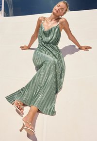 Thumbnail Image 5