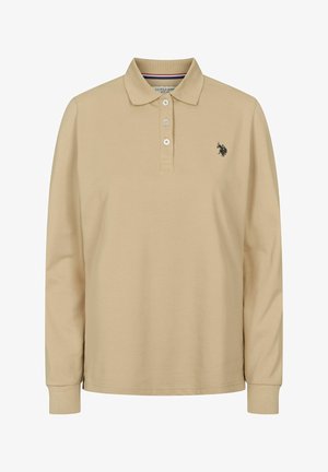 Beżowa koszulka polo z długim rękawem, z kołnierzykiem, z trzema guzikami i małym haftowanym logo po lewej stronie klatki piersiowej. materiał z mieszanki bawełny.