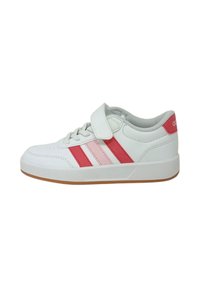 Sneakers bianchi con tre strisce rosa, cinturino in Velcro, suola in gomma e tomaia in pelle testurizzata. Progettati per un uso casual e comfort.