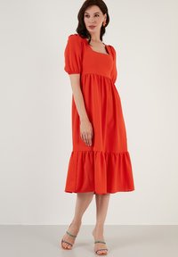 LELA REGULAR FIT - Vapaa-ajan mekko - orange