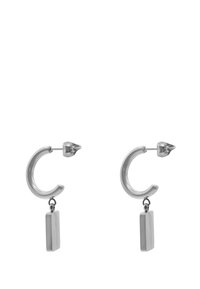 Sølv hoop øredobber med en glatt overflate, som har et rektangulært charm hengende fra hver hoop. Minimalistisk design og polert finish.