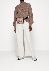 Object Pullover - beige