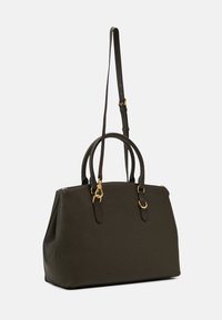 Mörkgrön, texturerad handväska med dubbla handtag, en avtagbar axelrem och detaljer i guld. Dragkedjestängning upptill.