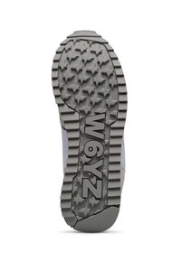 Šedá podešev tenisek s texturovaným vzorem obsahujícím hvězdicové tvary, drážky pro trakci a embosované logo "W6YZ". Lehký materiál.