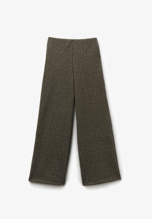 Pantalones de pierna ancha hechos de una tela texturizada de color gris oscuro. Presentan una cintura alta y líneas limpias, sin adornos ni bolsillos visibles.