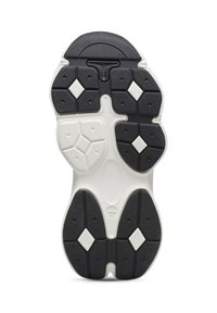 La suola della scarpa presenta una superficie in gomma nera con un battistrada a motivo a diamante e una intersuola bianca. Include una presa testurizzata e dettagli di design.