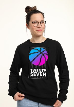 Felpa nera con un design grafico che presenta un pallone da basket blu e rosa e il testo "TWENTY SEVEN BASKETBALL" sottostante.