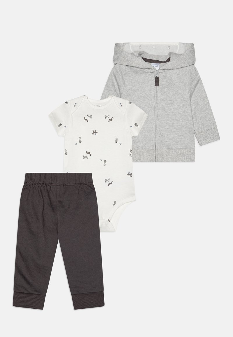 Tre-delt babyoutfit: grå lynlås hoodie, hvid kortærmet bodystocking med dyretryk og sorte bukser med manchetter ved anklerne. Blødt bomuldsstof.