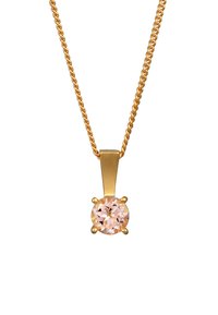 Guldtonad hängande halsband har en rund, fasetterad ljusrosa ädelsten, hängande på en snodd kedja, som visar upp släta ytor och enkel elegans.