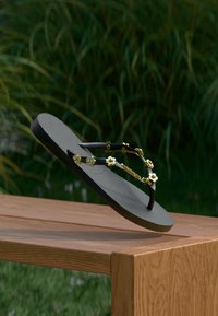 Δεν επιλέχθηκε, black/golden-coloured