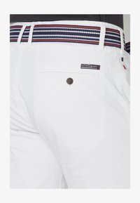 Pasirinkta, blanco white