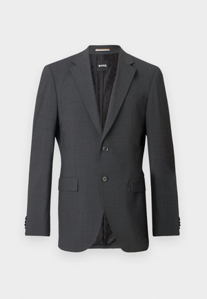 Dunkelgrauer Blazer mit zwei Knöpfen, Reverskragen, aufgesetzten Taschen und einem Innenfutter mit einem dezenten Muster. Markenlabel innen sichtbar.