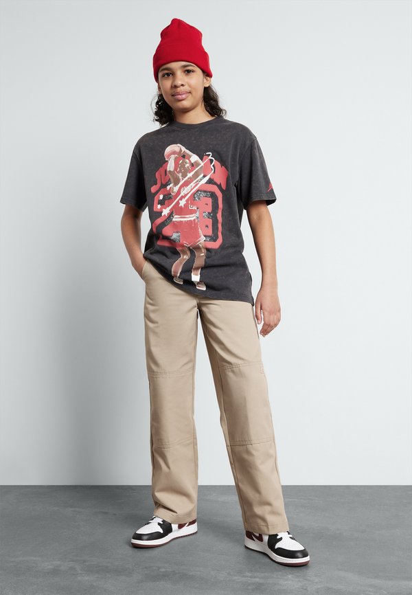 JORDAN 40TH ANNIVERSARY UNISEX - Print T-shirt - off noir3