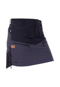 Gonna con una combinazione di colori nero e grigio scuro, realizzata in materiale leggero, dotata di numerose tasche con zip e vita elasticizzata.