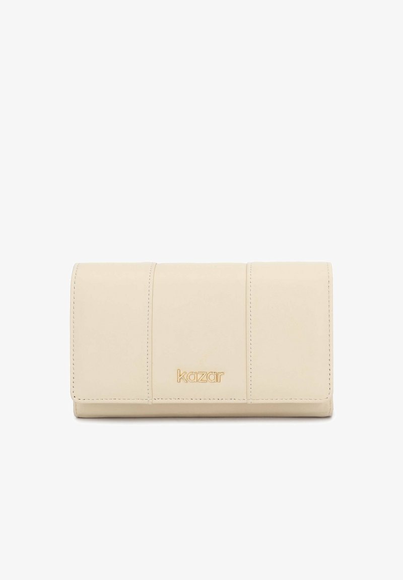 Portefeuille en cuir beige avec des coutures décoratives et une fermeture magnétique, présentant un logo discret à l'avant et une forme rectangulaire.