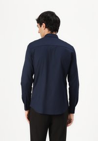 TOM TAILOR FITTED STRUCTURE SHIRT - Formal shirt - sky captain blue