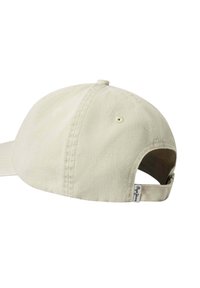 Gorra de béisbol de color beige claro, fabricada en material de algodón suave, con visera curva, correa ajustable en la parte posterior y una etiqueta de marca en el costado.