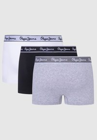 Drei Paar Boxershorts in Weiß, Schwarz und Grau. Jede mit einem weichen Bund mit "Pepe Jeans"-Logo. Material aus Baumwollmischung.