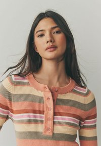 Next BUTTON UP SHORT SLEEVE  - Tričko s potlačou - orange stripe