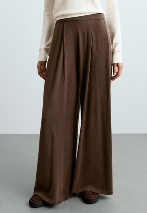 OYSHO, PLEATED WIDE KNIT TROUSERS - Pantalon classique - taupe