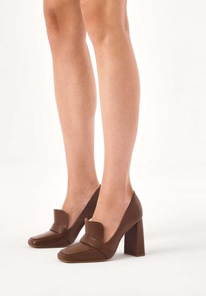 Kazar ZELIA - Aukštakulniai - brown