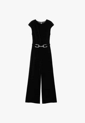 Sort fløjl jumpsuit med korte ærmer, brede ben og et sølv spænde i taljen. Glat tekstur og minimalistisk design.