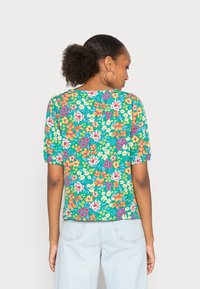 VILA VIMOLNA - T-shirt estampada - emerald