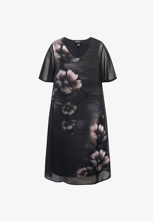 Abito nero floreale con scollo a V, maniche corte in materiale trasparente, caratterizzato da un design di fiori bianchi e rosa su uno sfondo scuro strutturato.