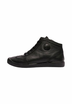 Baskets mi-montantes en cuir noir avec lacets et logo rond sur le côté, dotées d'une semelle en caoutchouc texturée et d'un design minimaliste.