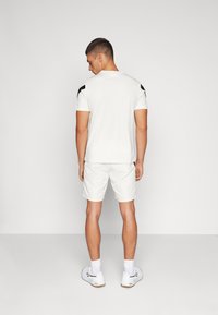 Sergio Tacchini DIAGONALLEY SHORTS - Sporta šorti - gardenia/black