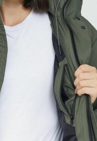 Mazine Abrigo de invierno - dark green
