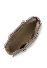 Borsa in pelle taupe vista dall'alto, con interno in tessuto beige dotato di scomparto con zip e due tasche interne.