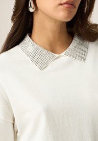 Oltre CON COLLETTO GIOIELLO - Trui - bianco