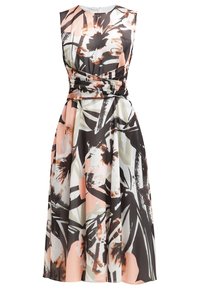 Robe fleurie avec un corsage ajusté, une jupe évasée et un design sans manches. Présente des motifs audacieux en noir, pêche et vert sur un fond blanc.