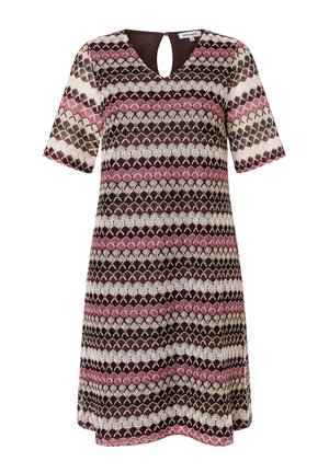 Robe longueur genou avec manches courtes et encolure goutte d’eau, présentant des rayures en zigzag horizontales en marron, beige et rose.