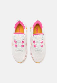 Nike Performance INFINITY FLOW UNISEX biały