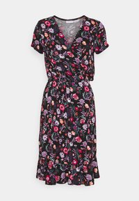 Vestido envolvente preto com mangas curtas, apresentando padrões florais coloridos em rosa, vermelho e roxo, e uma barra com babados.