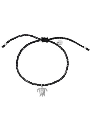 Juodas apyrankė su pintine ir sidabriniu vėžlio pakabuku. Pakabukas turi išsamius raižinius, o apyrankė turi reguliuojamus raiščius dydžiui pritaikyti.