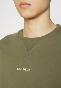 Les Deux Felpa - olive