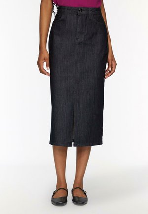 Donkerdenim kokerrok met split aan de voorkant, hoge taille en riemlussen. Ontworpen met klassieke vijf-pocket styling en een nette zoom.