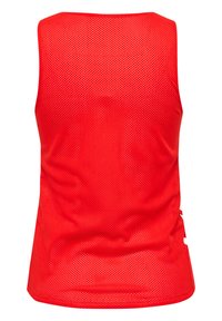 Rotes Netz-Tanktop mit rundem Halsausschnitt, ärmellosem Design und glatter Textur mit kleinen Perforationen zur Belüftung.