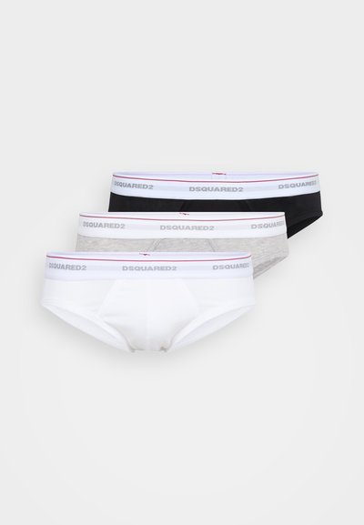 Drei Paar DSQUARED2 Herrenunterwäsche in Weiß, Grau und Schwarz, mit elastischen Taillenbündchen mit Logo und roten Akzentnähten.